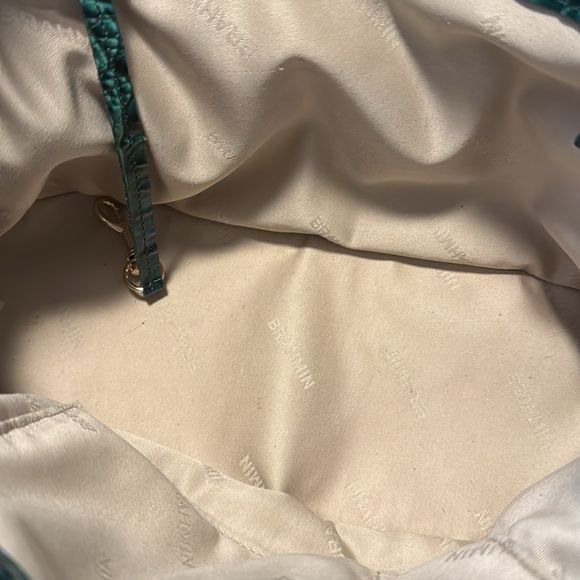 Elegant Green Crocodile-Embossed Handbag - Picture 5 of 5